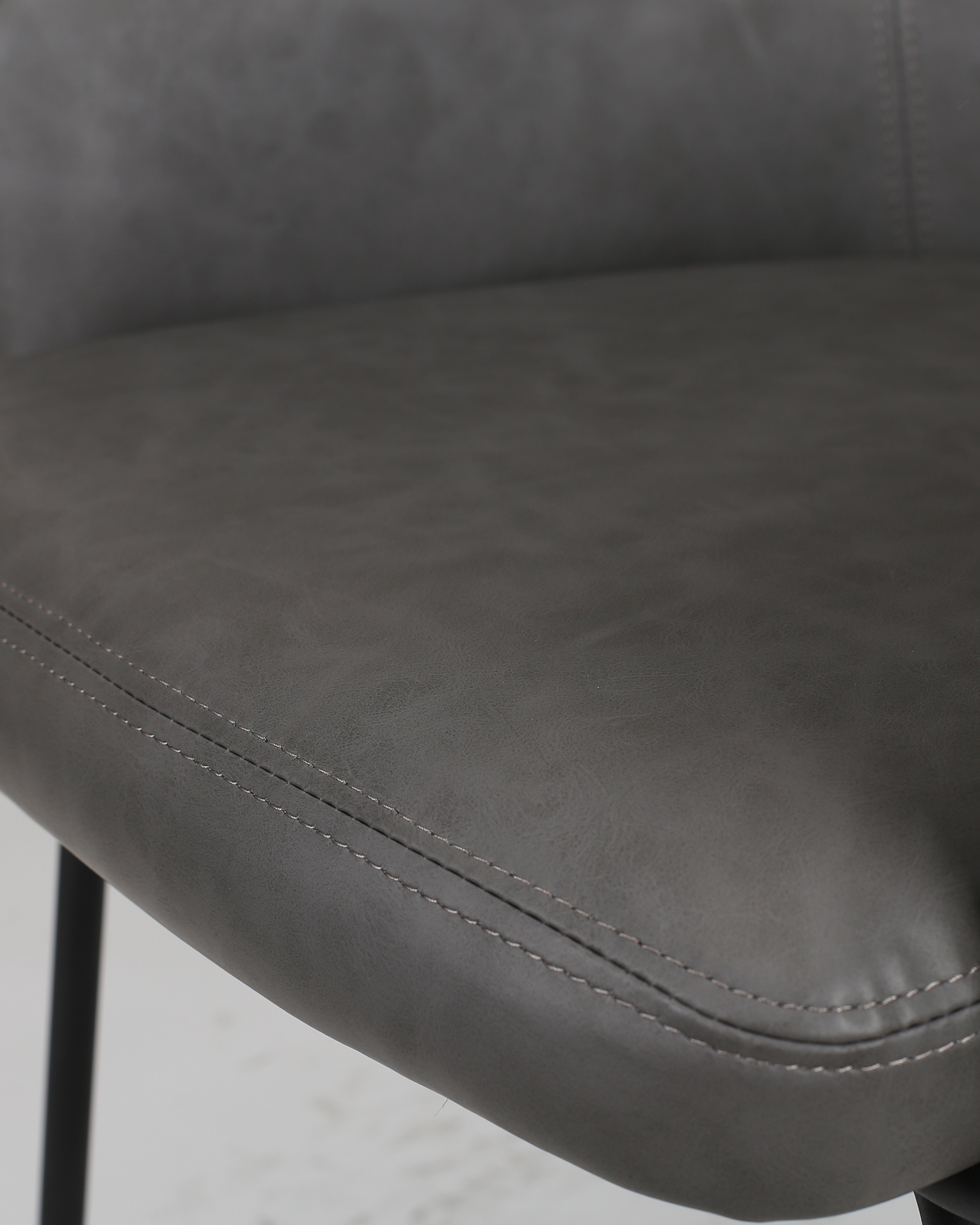 Kožená jídelní židle s paží Kožená jídelní židle s paží