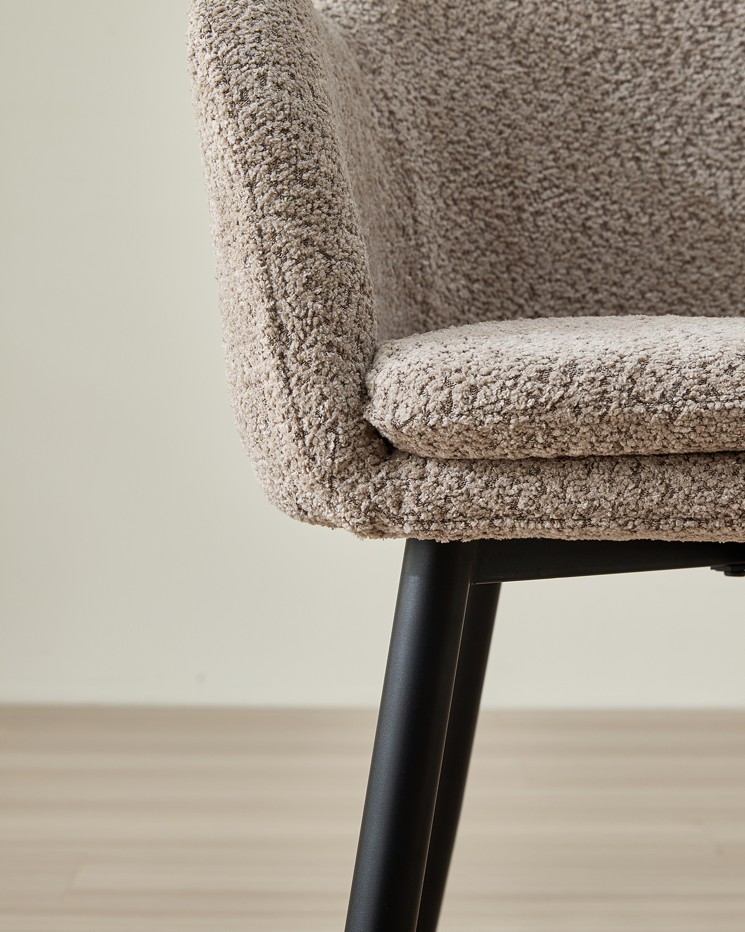 Měkká čalouněná jídelní židle Měkká čalouněná jídelní židle