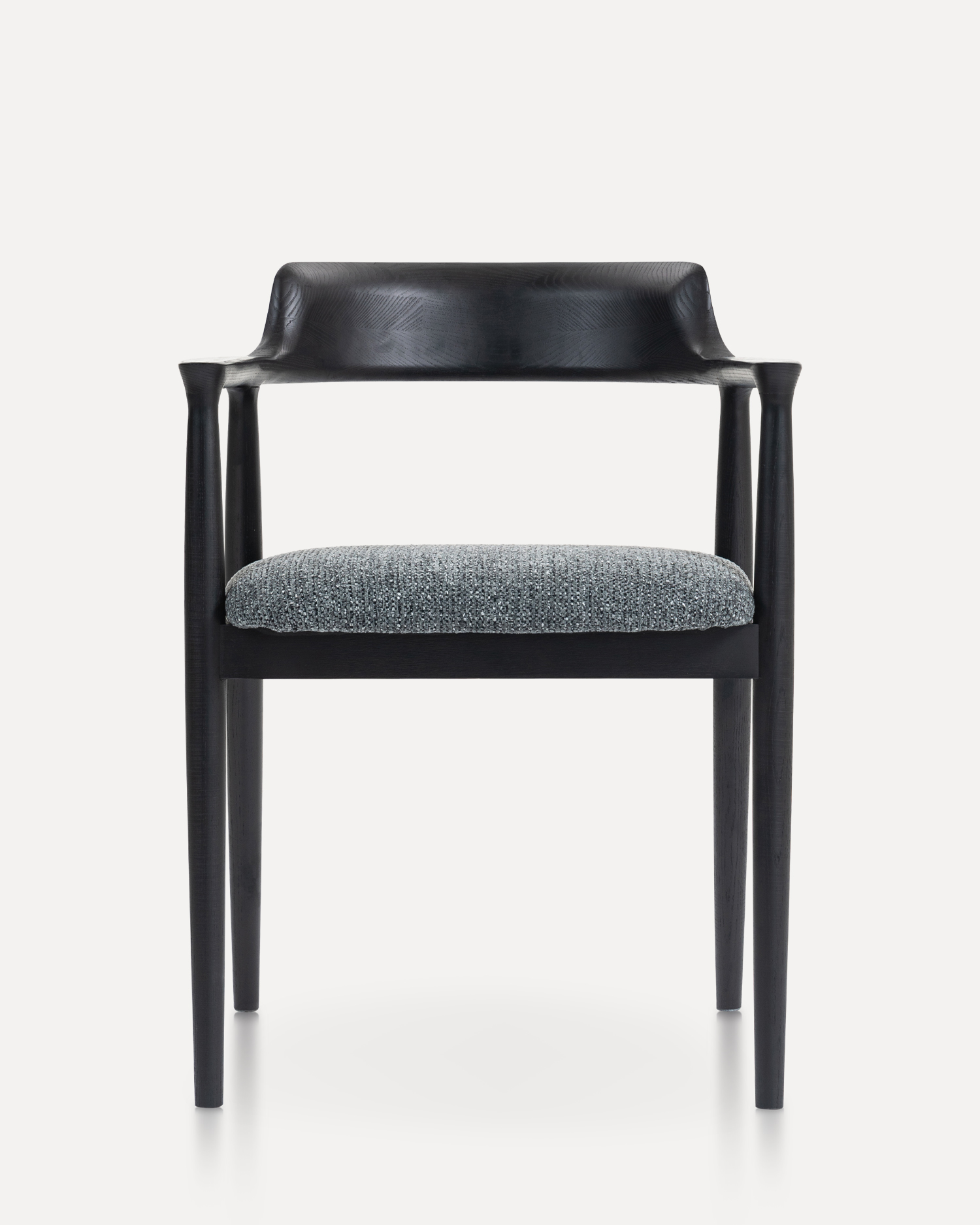 Minimalistické dřevěné židle na loketní opěrky Minimalistické dřevěné židle na loketní opěrky