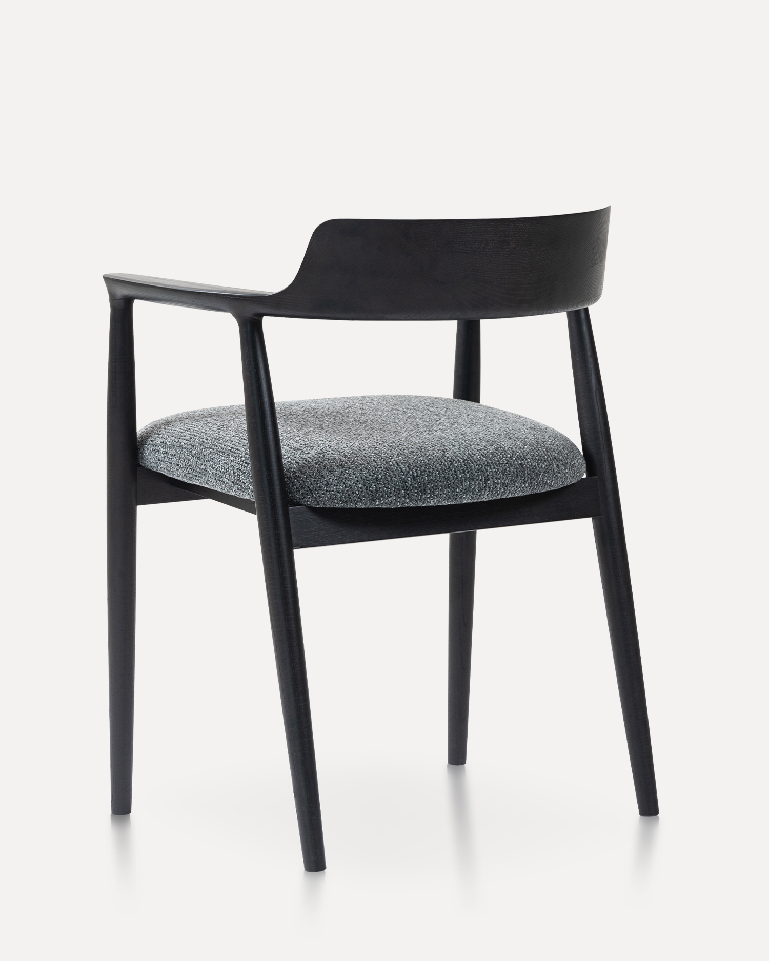 Minimalistické dřevěné židle na loketní opěrky Minimalistické dřevěné židle na loketní opěrky