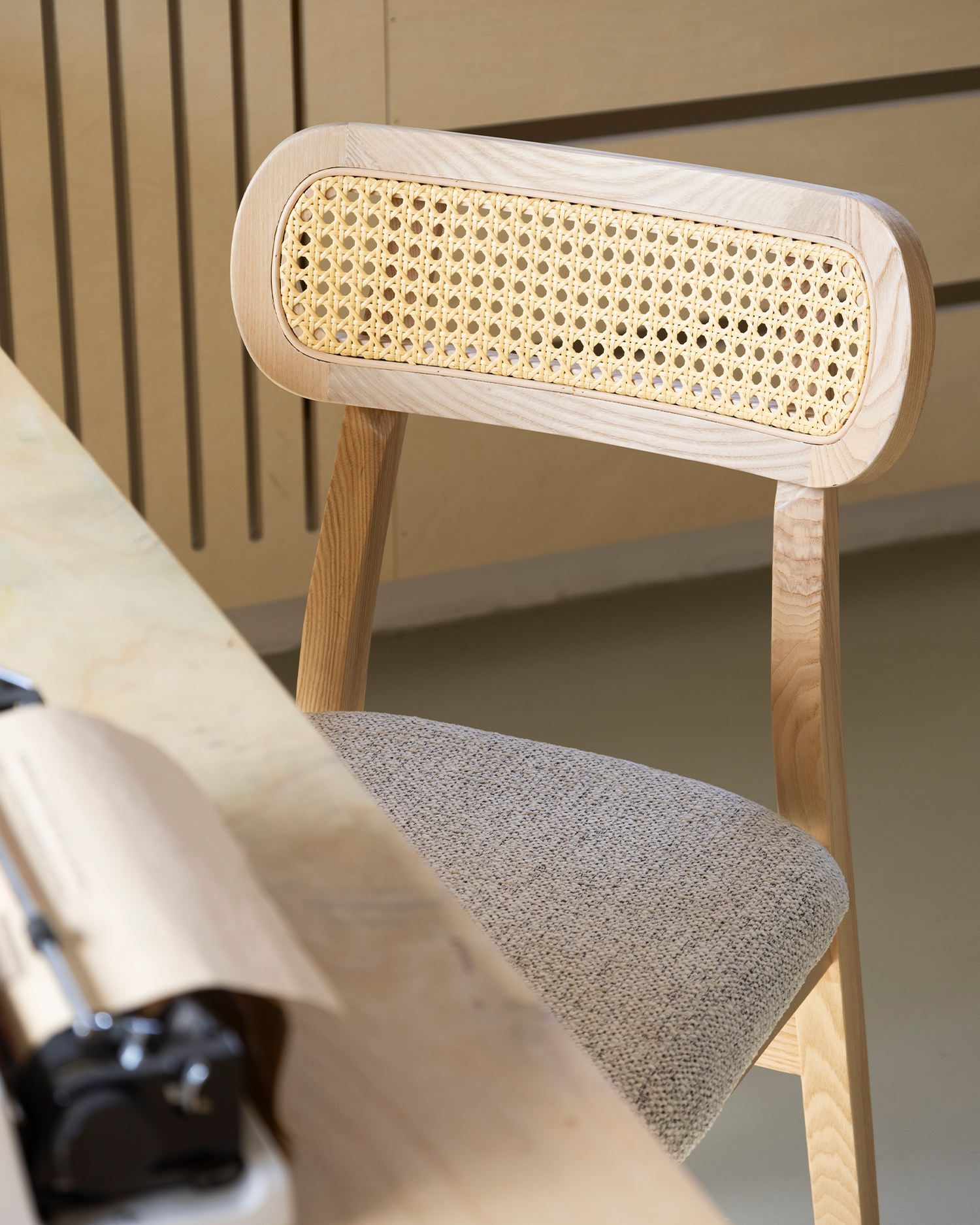 Dřevěné židle na ratanu Dřevěné židle na ratanu