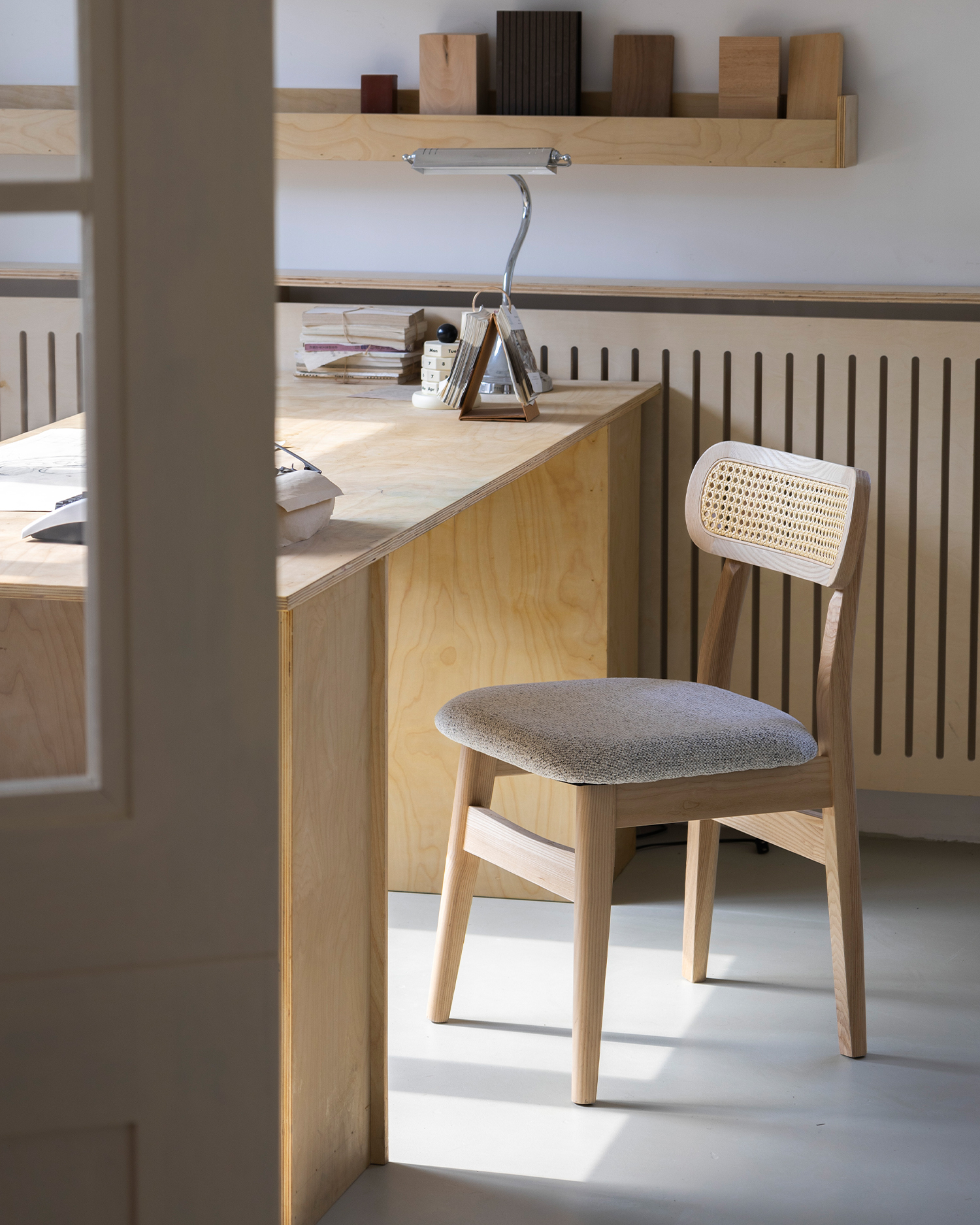 Dřevěné židle na ratanu Dřevěné židle na ratanu