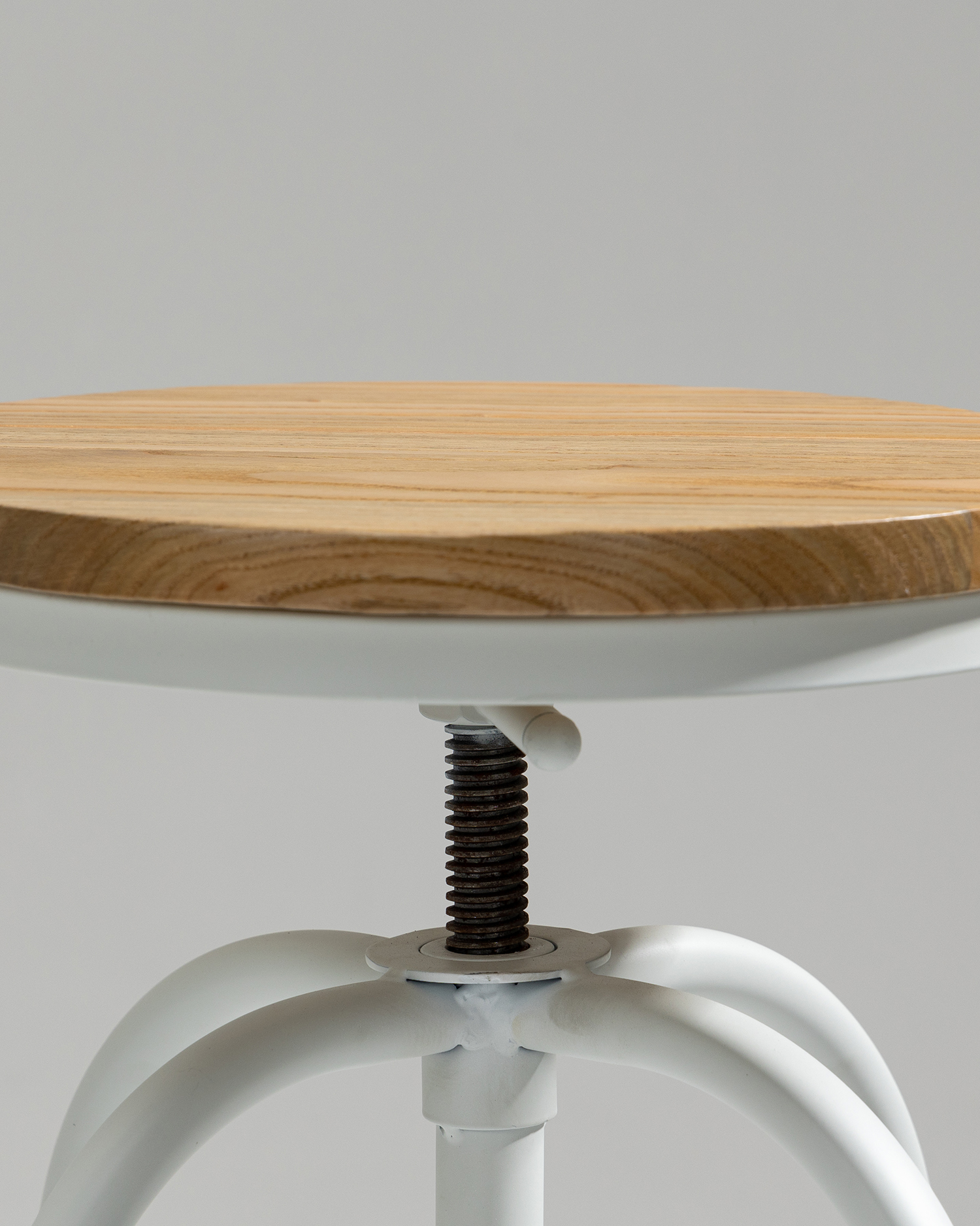 Nastavitelná železná stolička Nastavitelná železná stolička