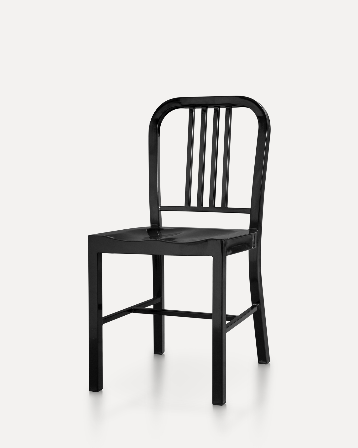 Nadčasový design železné židle