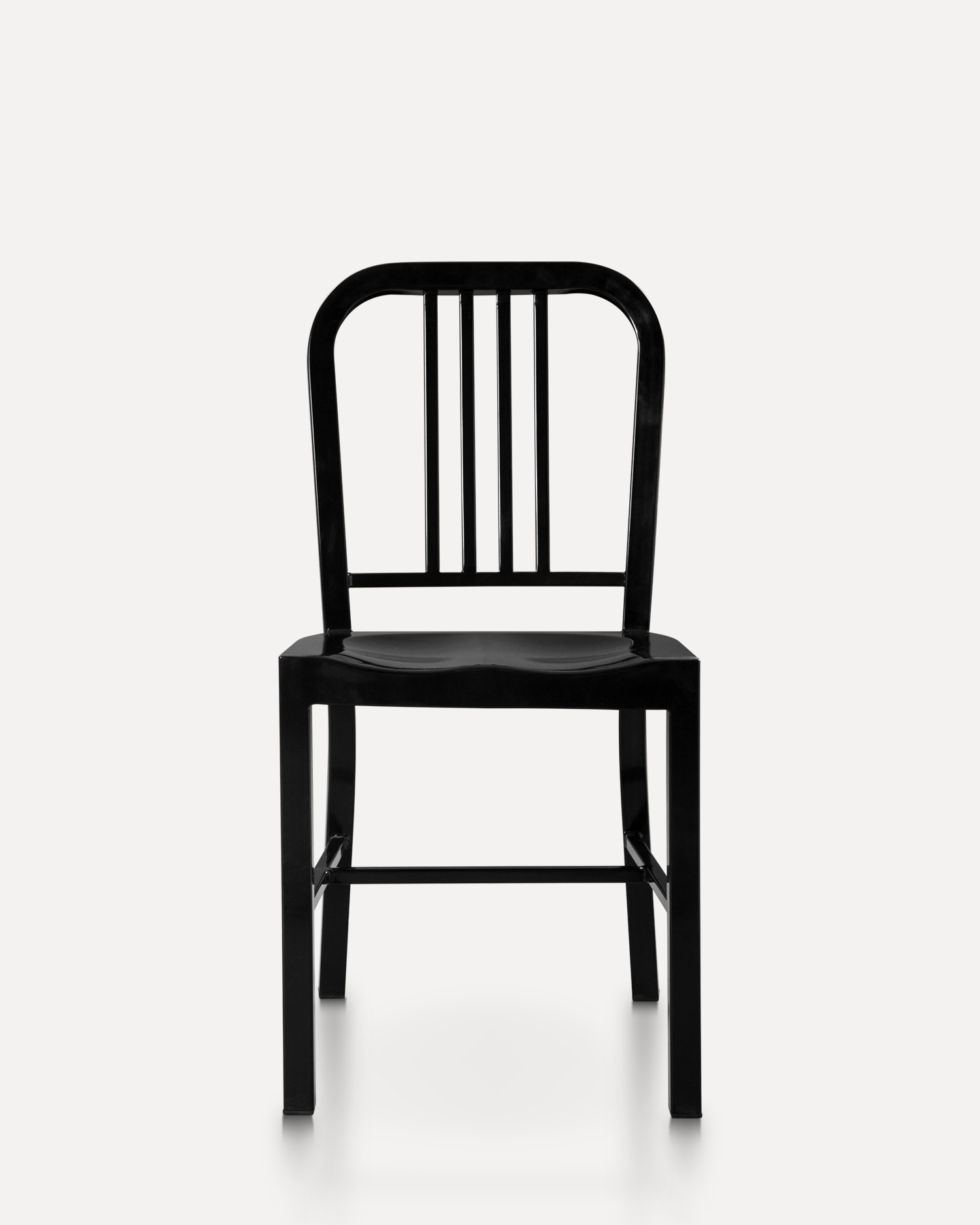 Nadčasový design železné židle Nadčasový design železné židle