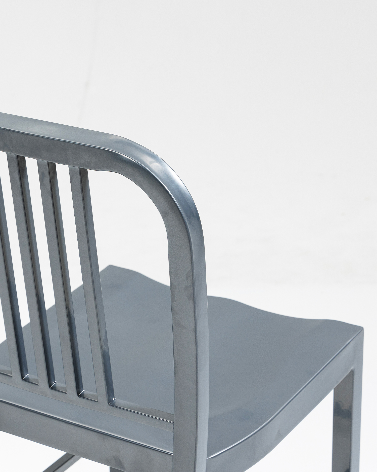 Nadčasový design železné židle Nadčasový design železné židle