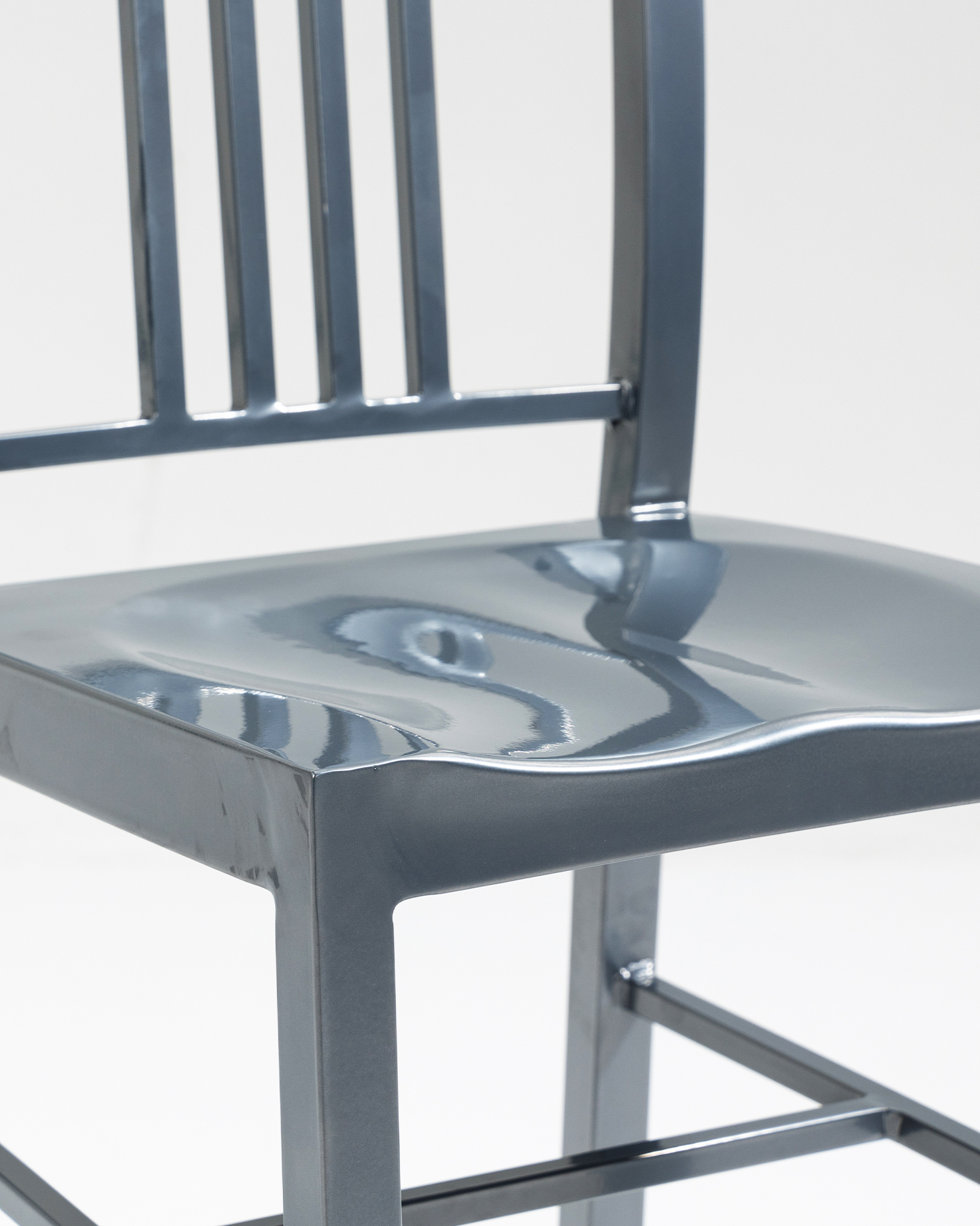 Nadčasový design železné židle Nadčasový design železné židle