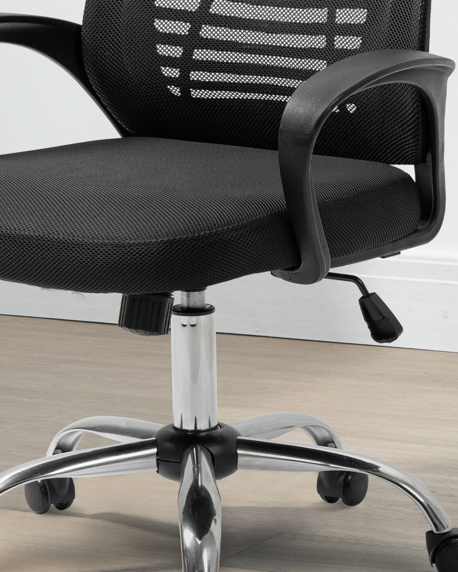 Kovová základní kancelářská židle Kovová základní kancelářská židle