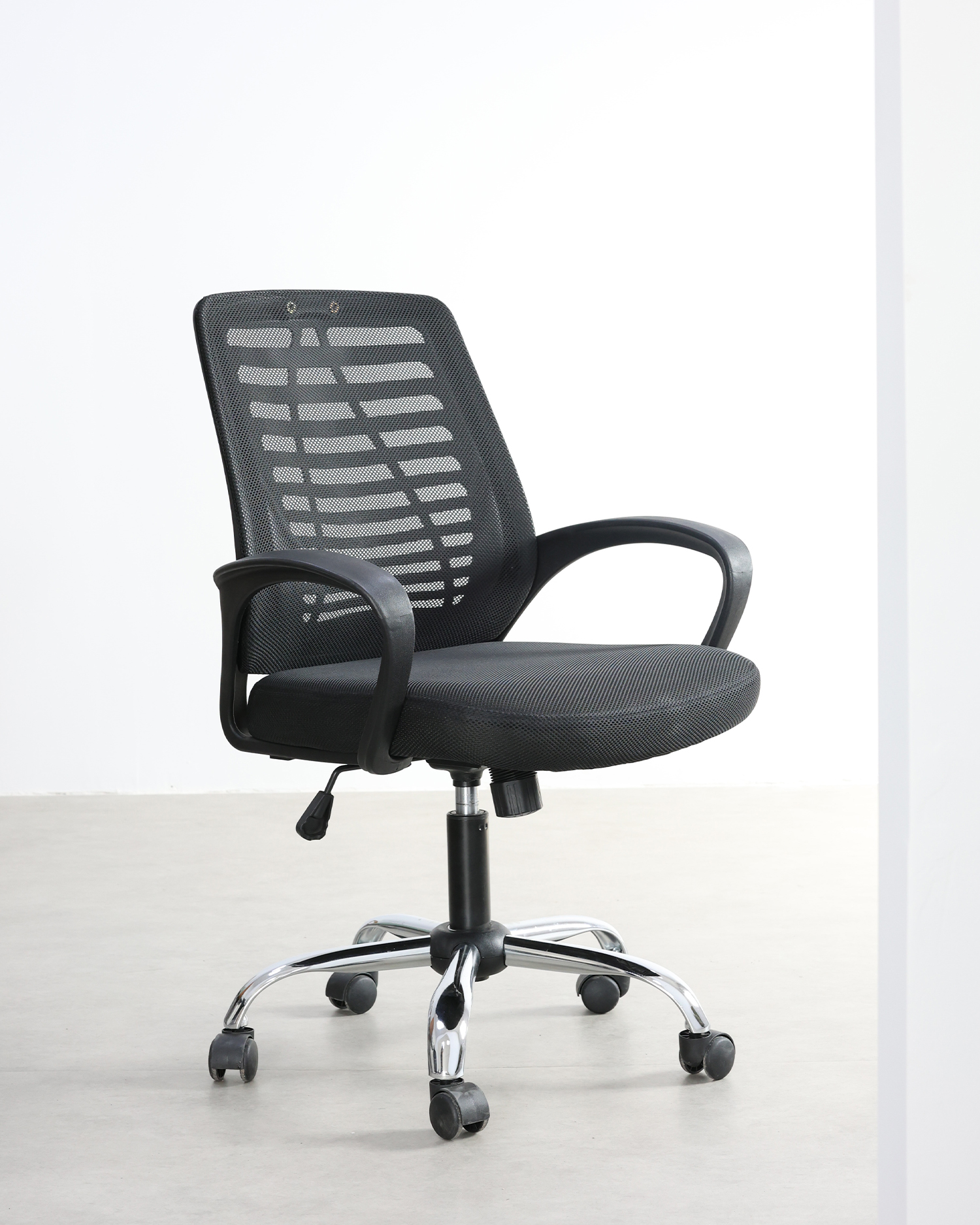 Kovová základní kancelářská židle Kovová základní kancelářská židle